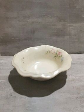 Vintage Pfaltzgraff Tea Rose Sculpted Bowl USA